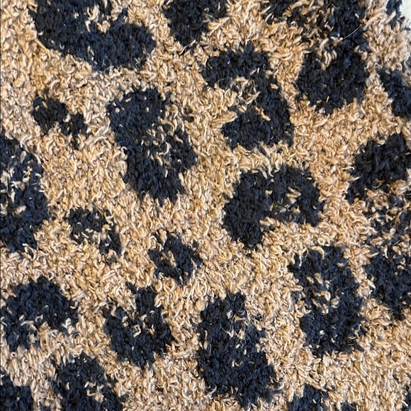 SKIMS Leopard Print Fuzzy lounge pant - Picture 4 of 4